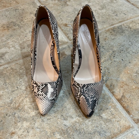 CHARLOTTE RUSSE SNAKE PRINT HEELS - Picture 2 of 7
